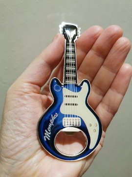 Metalowy magnes otwieracz do butelek gitara Memphi