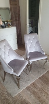 Dwa eleganckie krzesła