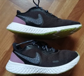 r. 40 NIKE REVOLUTION 5 S E buty do biegania