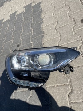 LAMPA PRAWA RENAULT MEGANE IV