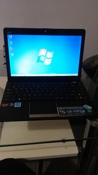 Laptop Asus z dyskiem ssd i dobrą baterią 