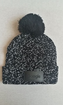 Czarno-biała zimowa czapka z pomponem Google