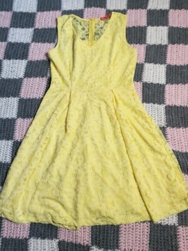 Żółta sukienka z koronki