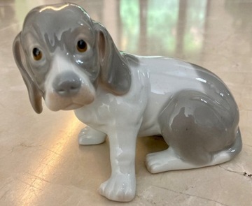 Piękna figurka porcelanowa beagle'a St. Michael!