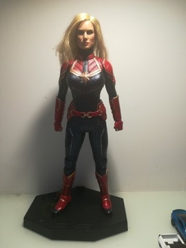 Statuetka Captain Marvel 26 cm 1/6 konwersja
