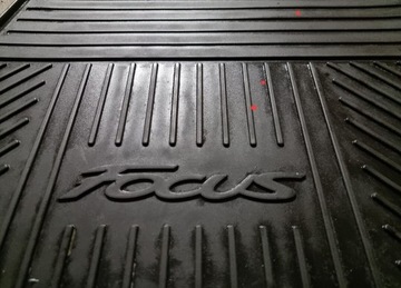 Ford Focus MK4 dywaniki gumowe przód