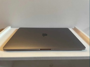 Macbook Pro 15,4", rok: 2019, model: A1990, 1 TB, 