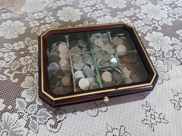 Szkatula z monetami