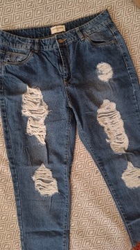 Spodnie jeansy z przetarciami 
