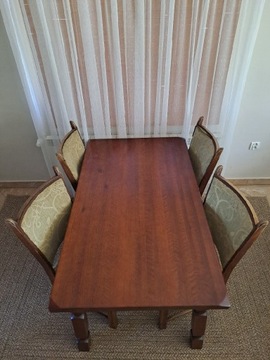 Dębowy stół i krzesła 