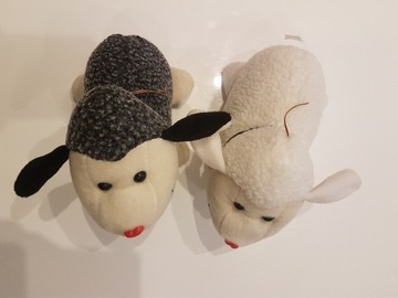 Dwie Maskotki-Baranki-Owieczki biała i czarna  