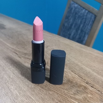 Avon ultramatowa szminka Nude Suede