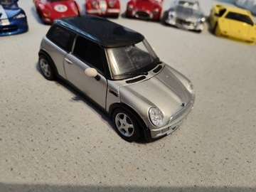 Maisto Samochód w skali 1:24 mini Cooper 