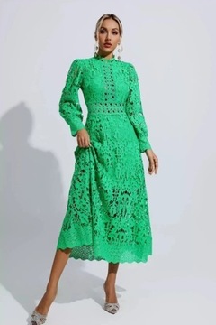Przepiękna sukienka w kolorze zielonym.