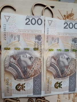 Banknoty 200 zł o kolejnych numerach seryjnych