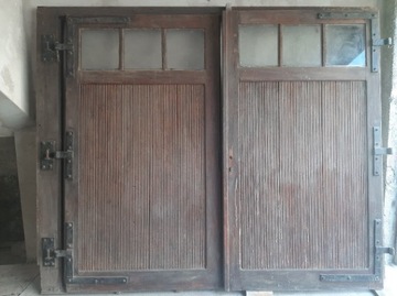 Drzwi garażowe drewniane dwuskrzydłowe 