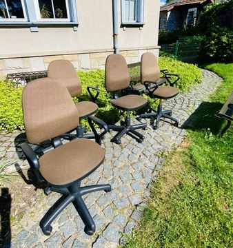 Krzesła biurowe, obrotowe z regulacją wysokości 
