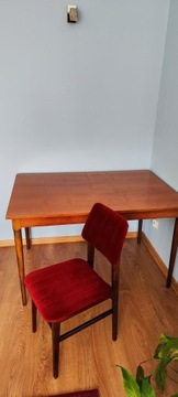 Bukowy stół rozkładany i krzesła