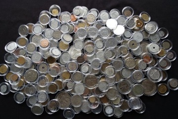 monety w pudełkach po zbieraczu
