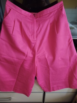 Spodnie za kolana w super modnym kolorze "pink"