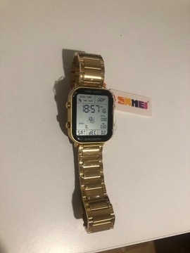 Zegarek cyfrowy w kolorze złotym
