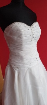 Biała suknia ślubna sznurowana, koraliki
