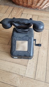 Zabytkowy telefon 