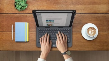 Logitech Universal etui na tablet z klawiaturą.