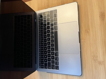 MacBook Pro 13 z 2019 roku uzywany