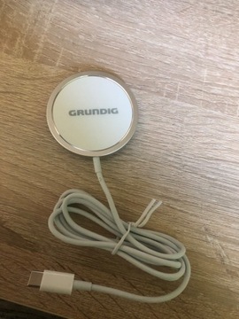 Ładowarka indukcyjna grundig