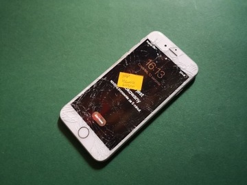 Smartphone iPhone 8 iCloud na części