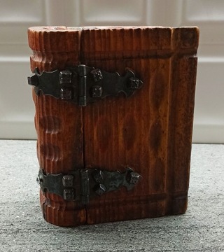 Szkatułka drewniana skrzyneczka drewniana książka