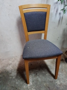 Sprzedam drewniane krzesła 
