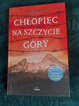 Chlopiec na szczycie góry J.Boyne