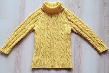 Elegancki sweterek żółty dziergany ręcznie 