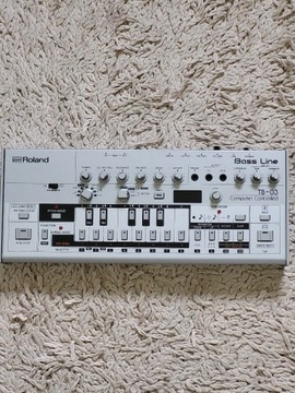 Roland TB-03 Bass Line