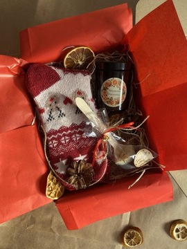 box prezentowy prezent świąteczny świeca skarpety