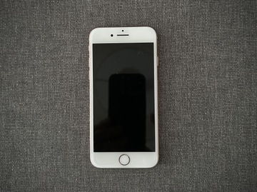 iPhone 8 wersja złota 64 GB - ideał