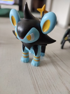 Pokemony zestaw. Boltund, Luxio, Umbreo 