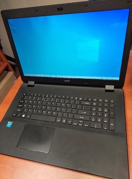 Laptop Acer ES1-711