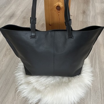 Czarna torba Shopperka ze skóry Format A4.