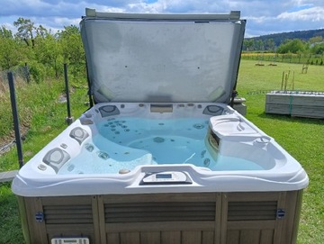 Jacuzzi ogrodowe Sundance Spas MARIN