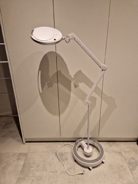 Lampa kosmetyczna z lupą 