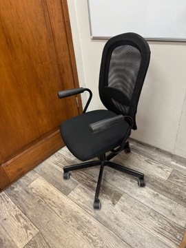 Krzesło biurowe z podłokietnikami, czarny