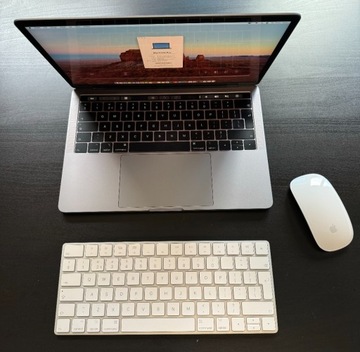 Apple Macbook Pro 2019 klawiatura + myszka