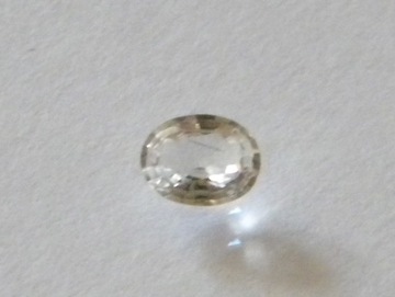 SZAFIR naturalny, BIAŁY, CEJLON 0,39 ct. owal