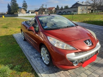 Czerwony Peugeot 207 CC