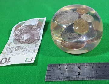 Monety brytyjskie w kuli 