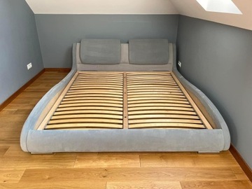 łóżko podświetlane