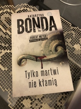 Katarzyna Bonda Tylko martwi nie kłamią